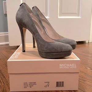 Michael Kors York Pump Size 8 Smoke